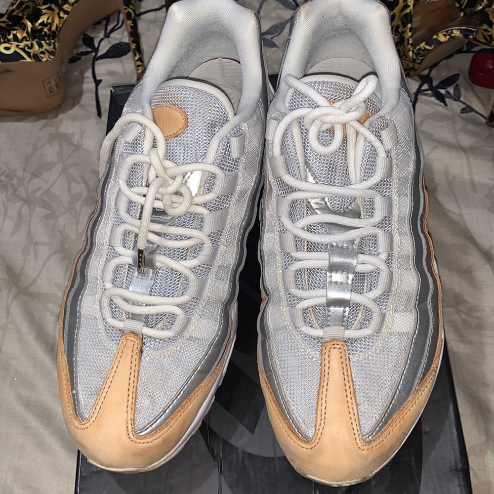 Nike airmax 95 they are still good condition a lil clean on the sole is needed